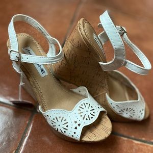 American Eagle | White Wedge sandals
